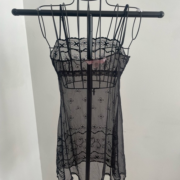 Victoria's Secret Black Sheer Lace Chemise - Picture 5 of 8